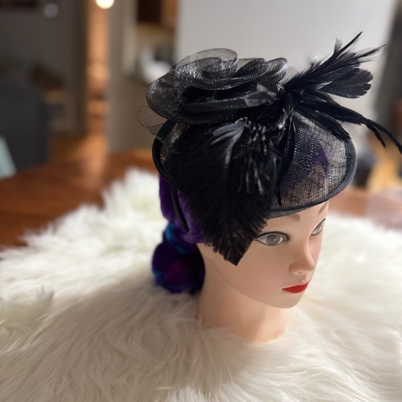 Elegant Black Feather Fascinator/ New - Picture 3 of 9